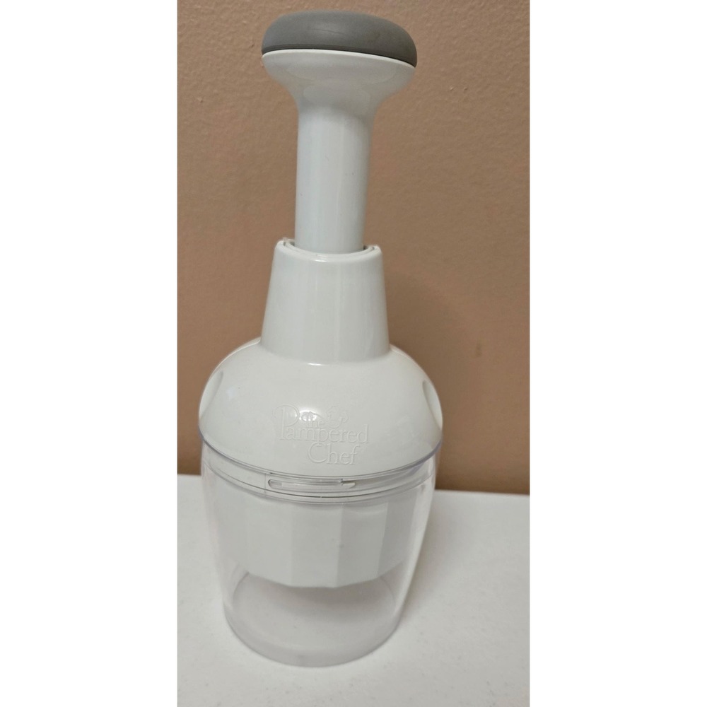 The Pampered Chef Food Chopper 2585 White Manual Vegetable Nut Slicer 2585